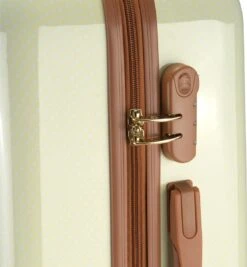 Princess Traveller Trendy Dots - Reiskoffer - Crème - M - 66cm -Bagageopslag 1112x1200 1