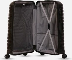 ©TROLLEYZ - Berlin No.11 - Reiskoffer 78cm Met Cijferslot - Dubbele Wielen - 360° Spinners - 100% Polypropyleen - Reiskoffer In Night Black 13 ©TROLLEYZ - Berlin No.11 - Reiskoffer 78cm Met Cijferslot - Dubbele Wielen - 360° Spinners - 100% Polypropyleen - Reiskoffer In Night Black -Bagageopslag 1200x1000