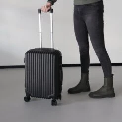 Handbagage Koffer 55cm Zwart 4 Wielen Trolley Met Pin Slot -Bagageopslag 1200x1200 1313