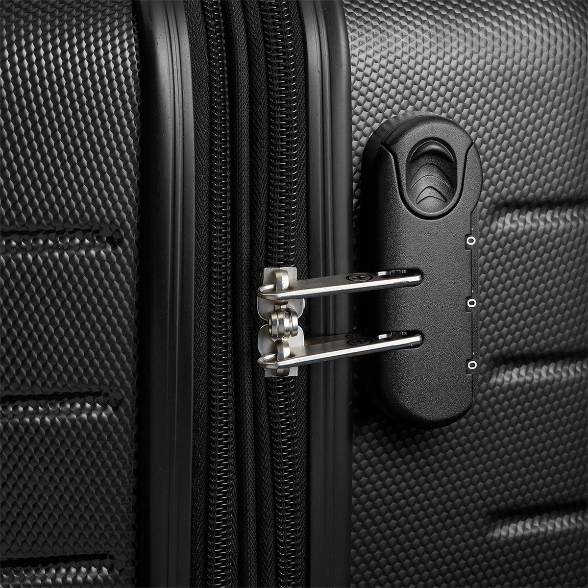 Swiss Alpine 2.0 - Reiskoffer - 67 Cm - 4 Wielen - Zwart 9 Swiss Alpine 2.0 - Reiskoffer - 67 Cm - 4 Wielen - Zwart - Afbeelding 7