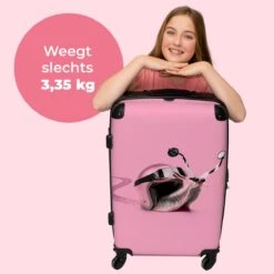 NoBoringSuitcases.com® Koffer Groot - Slak - Roze - Meisjes - Racen - Trolley Koffer Met TSA-slot - Met Wielen - 90 Liter - Reiskoffer - 66 Cm -Bagageopslag 1200x1200 1457