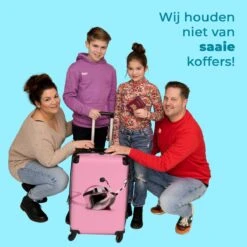 NoBoringSuitcases.com® Koffer Groot - Slak - Roze - Meisjes - Racen - Trolley Koffer Met TSA-slot - Met Wielen - 90 Liter - Reiskoffer - 66 Cm -Bagageopslag 1200x1200 1460