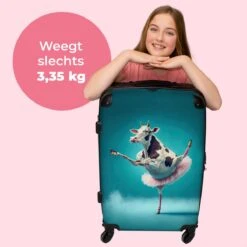 NoBoringSuitcases.com® Koffer Groot - Koe - Ballet - Portret - Blauw - Dieren - Trolley Koffer Met TSA-slot - Met Wielen - 90 Liter - Reiskoffer - 66 Cm -Bagageopslag 1200x1200 1511