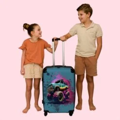 NoBoringSuitcases.com® Koffer Groot - Monstertruck - Verf - Graffiti - Roze - Neon - Trolley Koffer Met TSA-slot - Met Wielen - 90 Liter - Reiskoffer - 66 Cm 16 NoBoringSuitcases.com® Koffer Groot - Monstertruck - Verf - Graffiti - Roze - Neon - Trolley Koffer Met TSA-slot - Met Wielen - 90 Liter - Reiskoffer - 66 Cm -Bagageopslag 1200x1200 1597