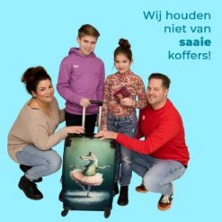 NoBoringSuitcases.com® Koffer Groot - Krokodil - Kroon - Goud - Ballet - Portret - Trolley Koffer Met TSA-slot - Met Wielen - 90 Liter - Reiskoffer - 66 Cm 14 NoBoringSuitcases.com® Koffer Groot - Krokodil - Kroon - Goud - Ballet - Portret - Trolley Koffer Met TSA-slot - Met Wielen - 90 Liter - Reiskoffer - 66 Cm -Bagageopslag 1200x1200 1644