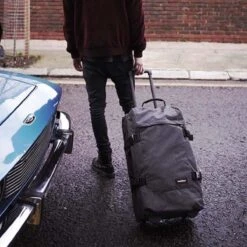 Eastpak TRANVERZ M Reiskoffer (67 X 35.5 X 30 Cm) - Black Denim -Bagageopslag 1200x1200 1669