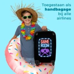 NoBoringSuitcases.com® Koffer - Trolley Op Wieltjes - Neon - Game Room - Tekst - Controller - Zwart - Reiskoffer - Past Binnen 55x40x20 Cm En 55x35x25 Cm - Koffertje - Trolley Handbagage 14 NoBoringSuitcases.com® Koffer - Trolley Op Wieltjes - Neon - Game Room - Tekst - Controller - Zwart - Reiskoffer - Past Binnen 55x40x20 Cm En 55x35x25 Cm - Koffertje - Trolley Handbagage -Bagageopslag 1200x1200 851