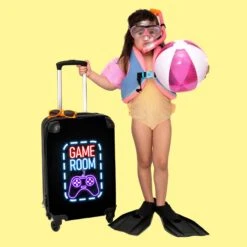 NoBoringSuitcases.com® Koffer - Trolley Op Wieltjes - Neon - Game Room - Tekst - Controller - Zwart - Reiskoffer - Past Binnen 55x40x20 Cm En 55x35x25 Cm - Koffertje - Trolley Handbagage 15 NoBoringSuitcases.com® Koffer - Trolley Op Wieltjes - Neon - Game Room - Tekst - Controller - Zwart - Reiskoffer - Past Binnen 55x40x20 Cm En 55x35x25 Cm - Koffertje - Trolley Handbagage -Bagageopslag 1200x1200 852