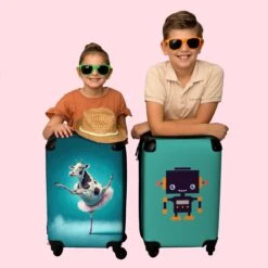 NoBoringSuitcases.com® Koffer - Koe - Ballet - Rok - Portret - Dieren - Trolley Op Wieltjes - Handbagagekoffer - Past Binnen 55x40x20 Cm En 55x35x25 Cm - Reiskoffer -Bagageopslag 1200x1200 901