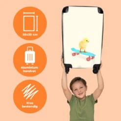 NoBoringSuitcases.com® Kinderkoffer - Trolley Op Wieltjes - Kuiken - Skateboard - Blauw - Kinderen - Dieren - Reiskoffer Kinderen - Past Binnen 55x40x20 Cm En 55x35x25 Cm - Fotokoffer -Bagageopslag 1200x1200 930