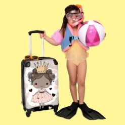NoBoringSuitcases.com® Kinderkoffer - Trolley Op Wieltjes - Prinses - Hartjes - Kroon - Roze - Meisjes - Koffer Meisje - Past Binnen 55x40x20 Cm En 55x35x25 Cm - Reiskoffer - Fotokoffer 15 NoBoringSuitcases.com® Kinderkoffer - Trolley Op Wieltjes - Prinses - Hartjes - Kroon - Roze - Meisjes - Koffer Meisje - Past Binnen 55x40x20 Cm En 55x35x25 Cm - Reiskoffer - Fotokoffer -Bagageopslag 1200x1200 940