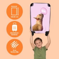NoBoringSuitcases.com® Kinderkoffer - Hond - Dieren - Kauwgom - Roze - Kinderen - Trolley Kinderen - Past Binnen 55x40x20 Cm En 55x35x25 Cm - Reiskoffer Met Wielen - Koffertje -Bagageopslag 1200x1200 969