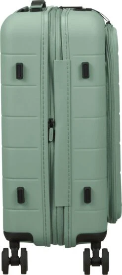 American Tourister Reiskoffer Met Laptopvak - Novastream Spinner 55/20 Tsa (Handbagage) Nomad Green -Bagageopslag 534x1200 1