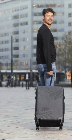 Enrico Benetti Louisville Driedelige Kofferset Hardcase - 39040 - Zwart 16 Enrico Benetti Louisville Driedelige Kofferset Hardcase - 39040 - Zwart -Bagageopslag 622x1200 12