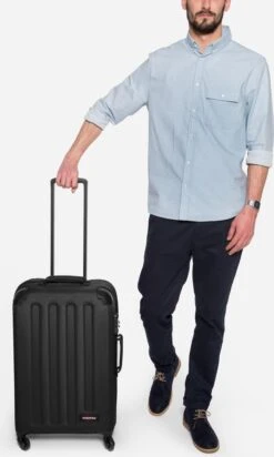 Eastpak TRANZSHELL M Reiskoffer (67 X 42 X 4 Cm) - Black -Bagageopslag 720x1200 5
