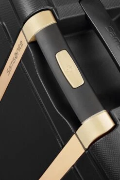 Samsonite Reiskoffer - S'Cure Dlx Spinner 55/20 (Handbagage) Black/Gold Deluscious 23 Samsonite Reiskoffer - S'Cure Dlx Spinner 55/20 (Handbagage) Black/Gold Deluscious -Bagageopslag 799x1200 94