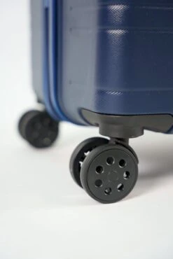 ©TROLLEYZ - Amsterdam No.9 - Trolley - 55cm Met TSA Slot - Dubbele Wielen - 360° Spinners - 100% ABS - Handbagage Koffer In Ocean Blue 14 ©TROLLEYZ - Amsterdam No.9 - Trolley - 55cm Met TSA Slot - Dubbele Wielen - 360° Spinners - 100% ABS - Handbagage Koffer In Ocean Blue -Bagageopslag 801x1200 1